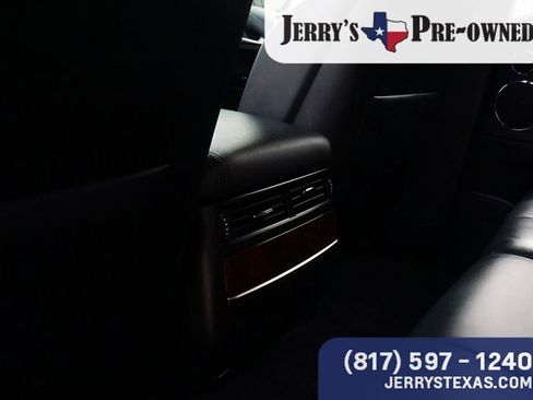 Used 2020 Lexus LX 570 4WD w/ 3rd Row & Luxury Pkg image 24