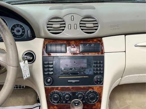 Used 2005 Mercedes-Benz CLK 320 Cabriolet image 14