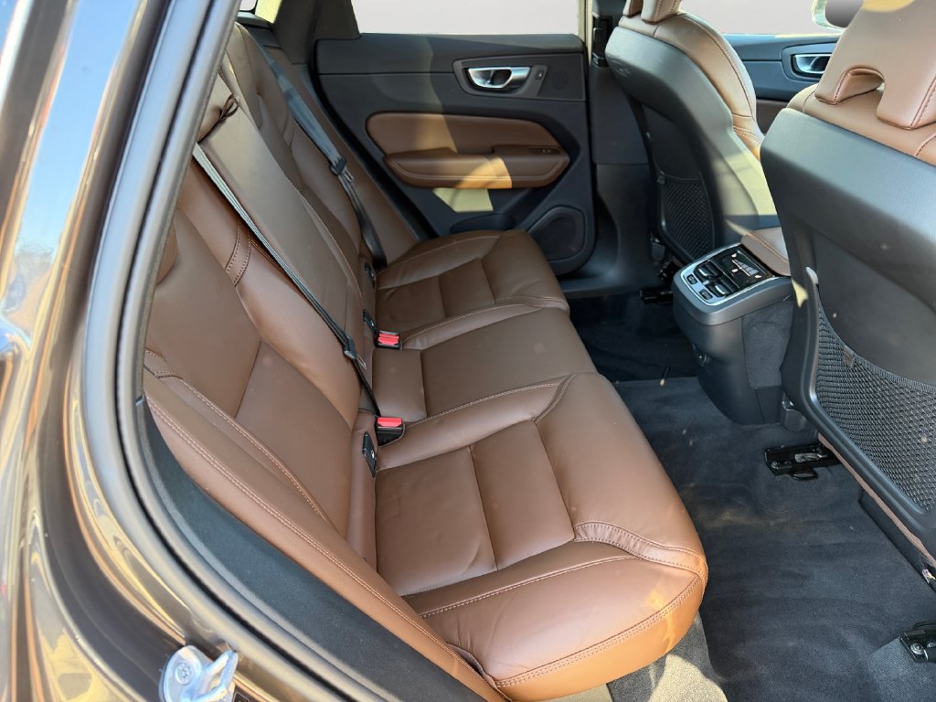 Certified 2024 Volvo XC60 B5 Ultimate w/ Climate Package AWD/4WD image 8