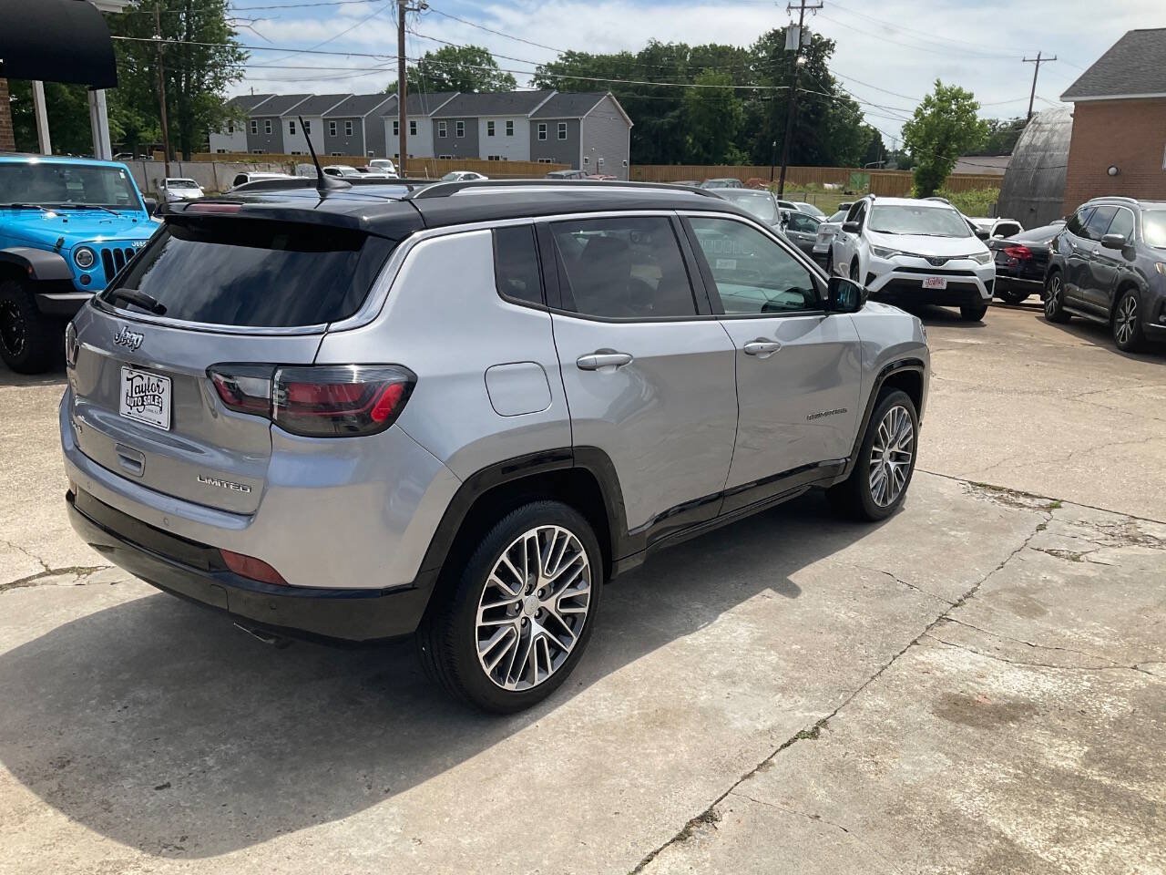 Used 2022 Jeep Compass Limited w/ Elite Group AWD/4WD image 3
