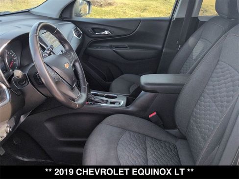 Used 2019 Chevrolet Equinox LT w/ Driver Convenience Package image 2