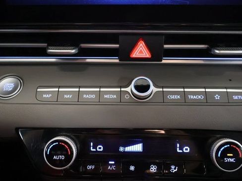Used 2025 Hyundai Elantra SEL FWD image 20