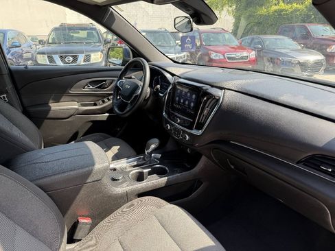 Used 2023 Chevrolet Traverse LT AWD/4WD image 14