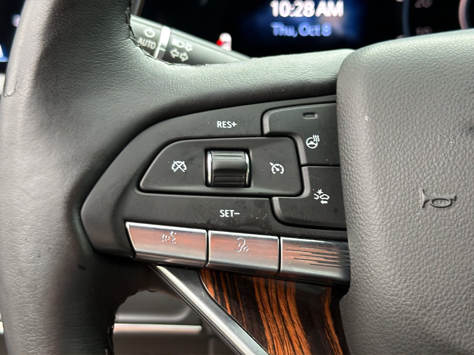 Used 2021 Cadillac Escalade ESV Premium Luxury AWD/4WD image 26