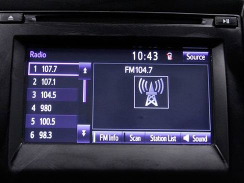 Used 2017 Toyota Camry SE image 29