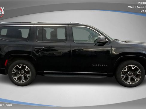 Used 2023 Jeep Wagoneer Series III w/ Preferred Equipment Group image 4