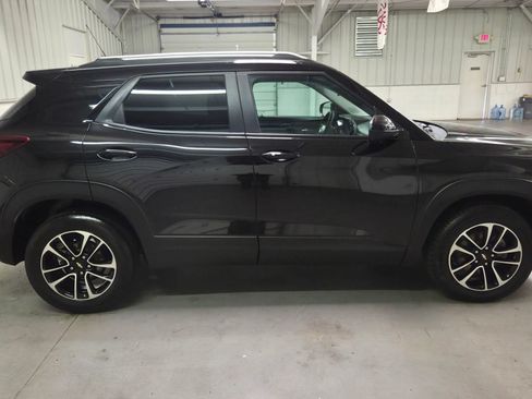 Used 2025 Chevrolet TrailBlazer LT AWD/4WD image 9