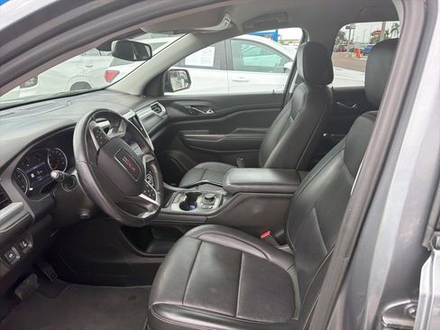 Used 2022 GMC Acadia SLT w/ Elevation Edition image 9