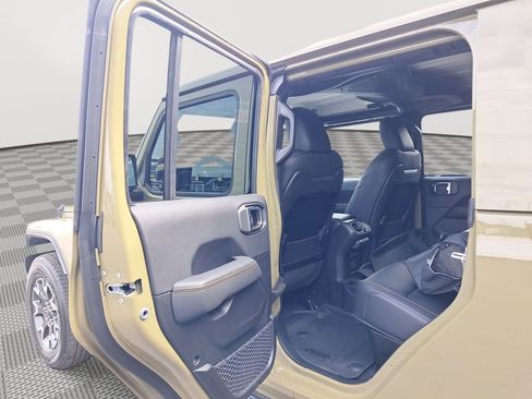 New 2025 Jeep Gladiator Sport w/ Premium Package image 13
