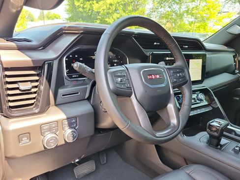Used 2025 GMC Sierra 1500 AT4 AWD/4WD image 9