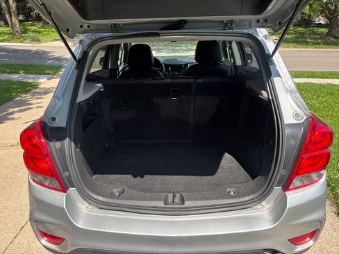 Used 2019 Chevrolet Trax LT w/ LT Convenience Package FWD image 18