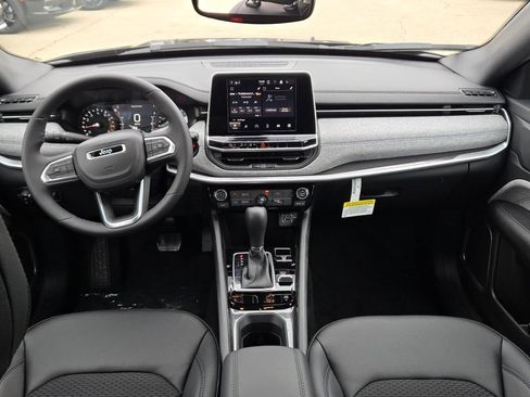 New 2026 Jeep Compass Latitude image 18