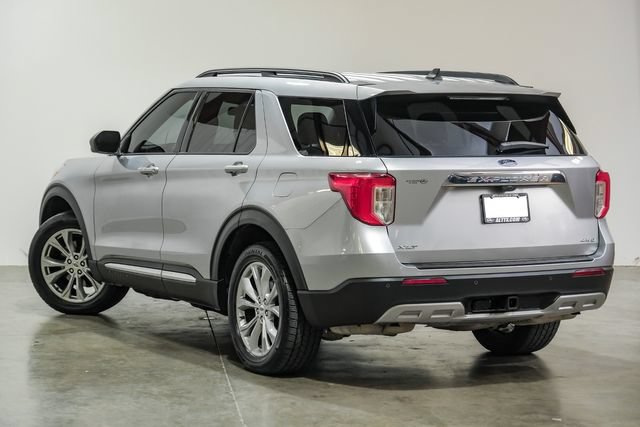 Used 2021 Ford Explorer XLT w/ Equipment Group 202A AWD/4WD image 12