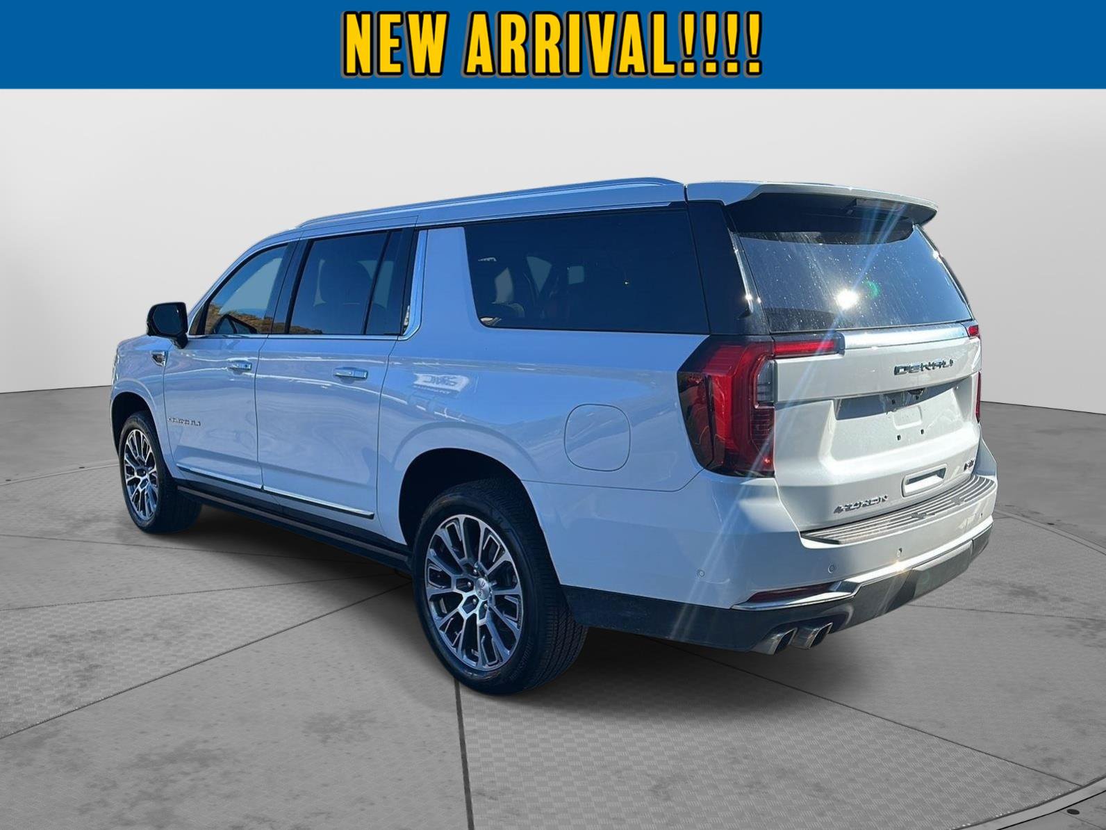 Used 2026 GMC Yukon XL Denali w/ Sun & Power Step Package AWD/4WD image 4