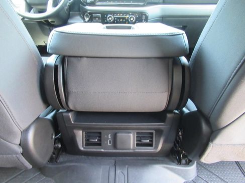Used 2026 Chevrolet Silverado 1500 LT AWD/4WD image 33