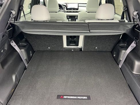 New 2026 Mitsubishi Outlander SE image 16