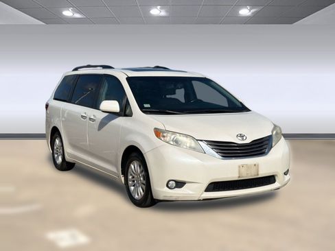 Used 2015 Toyota Sienna XLE Premium FWD image 7