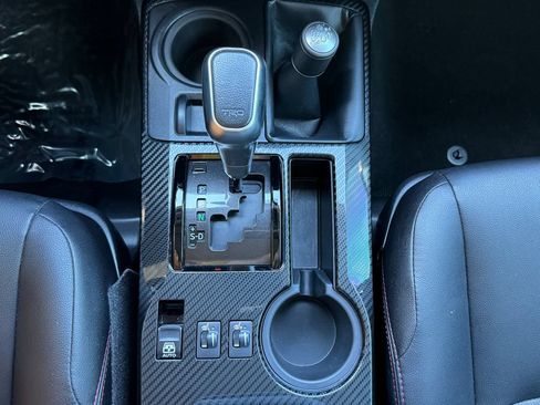 Used 2018 Toyota 4Runner TRD Off-Road Premium w/ Convenience Package AWD/4WD image 34