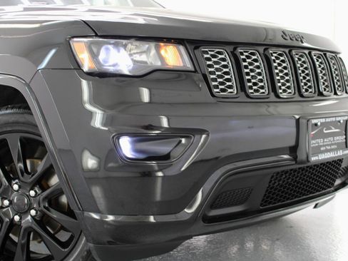 Used 2019 Jeep Grand Cherokee Altitude AWD/4WD image 22