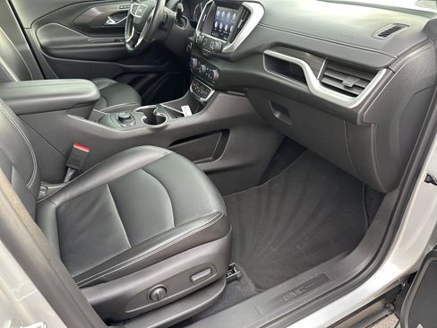 Used 2022 GMC Terrain SLT w/ Infotainment Package II image 16