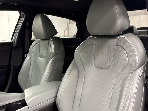 Used 2025 Hyundai Elantra Limited image 5