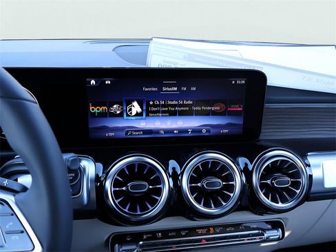 New 2026 Mercedes-Benz GLB 250 4MATIC image 23