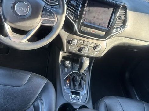 Used 2019 Jeep Cherokee Limited image 31