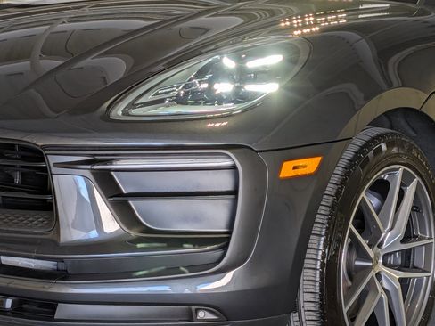 Certified 2025 Porsche Macan image 13