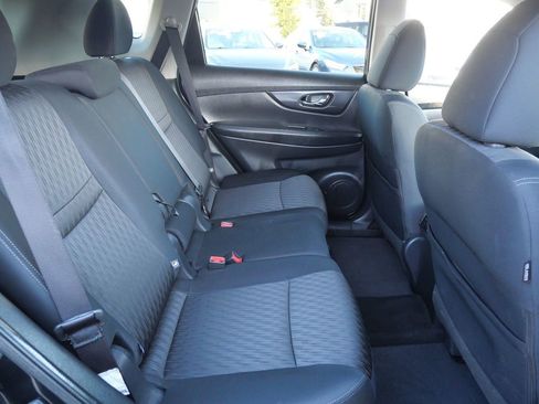 Used 2018 Nissan Rogue SV w/ Premium Package image 27