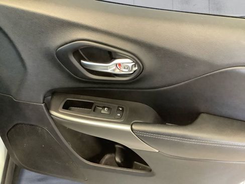 Used 2020 Jeep Cherokee Latitude image 15