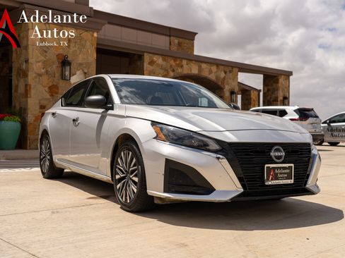 Used 2024 Nissan Altima 2.5 SV FWD image 2
