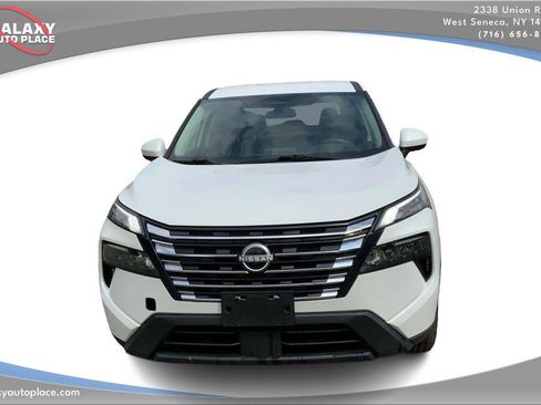 Used 2025 Nissan Rogue SV AWD/4WD image 2