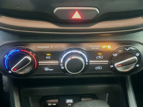 Used 2025 Kia Soul LX w/ LX Technology Package FWD image 23