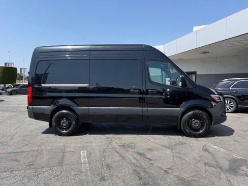 Used 2024 Mercedes-Benz Sprinter 2500 image 11