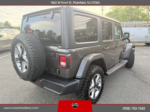 Used 2018 Jeep Wrangler Unlimited Sahara AWD/4WD image 50