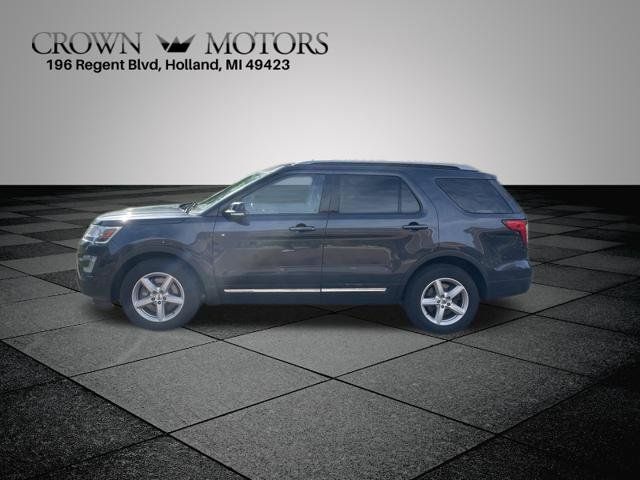 Used 2017 Ford Explorer XLT w/ Equipment Group 201A AWD/4WD image 6