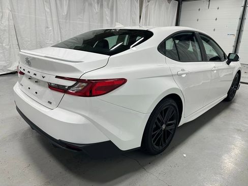 Used 2026 Toyota Camry SE image 7