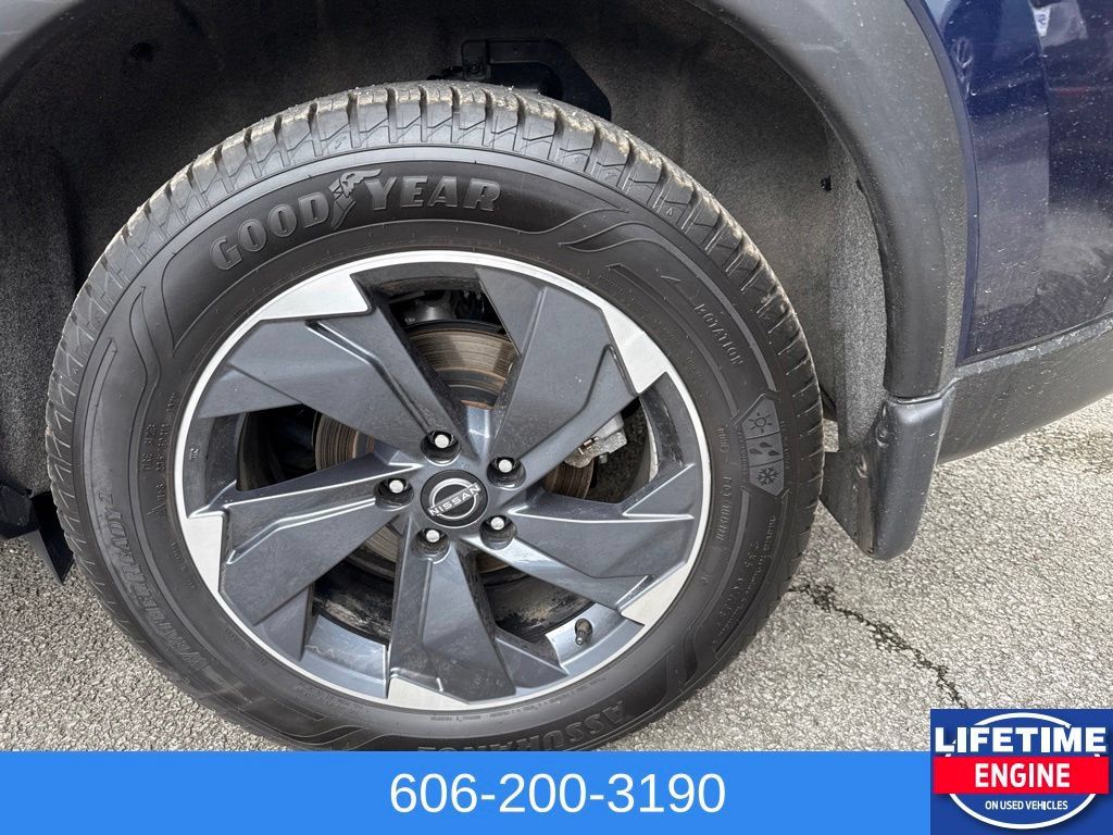 Used 2024 Nissan Rogue SV w/ SV Premium Package AWD/4WD image 12