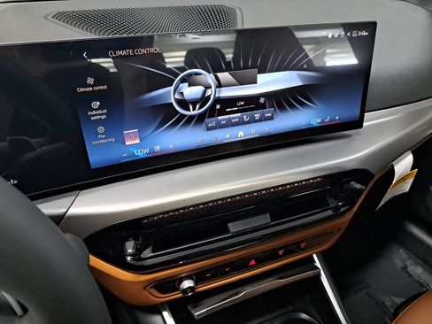 New 2026 BMW 330i Sedan w/ M Sport Package RWD image 18
