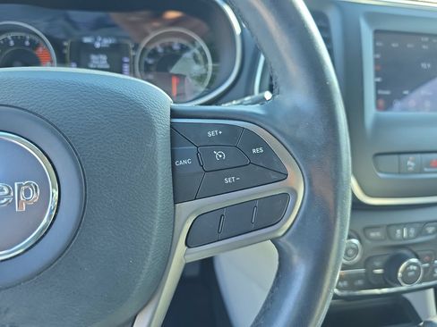 Used 2020 Jeep Cherokee Latitude Lux w/ Quick Order Package 26H Lux FWD image 22