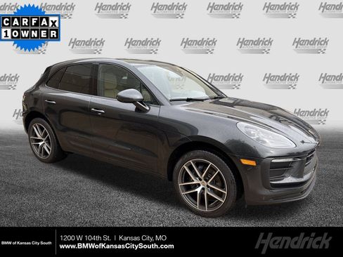 Used 2024 Porsche Macan image 1