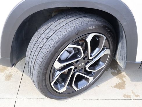 Certified 2026 Chevrolet Trax RS w/ Sunroof Package FWD image 36