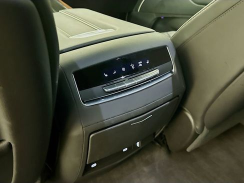 Used 2022 Cadillac Escalade Premium Luxury AWD/4WD image 27
