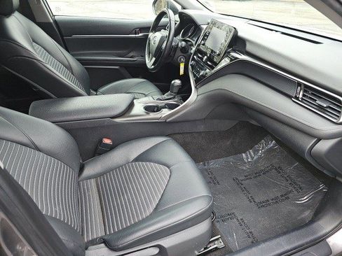 Used 2022 Toyota Camry SE image 11