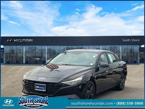 Certified 2021 Hyundai Elantra SEL w/ Cargo Package FWD image 4