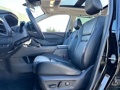 Used 2023 Nissan Rogue SV w/ SV Premium B Package FWD image 11