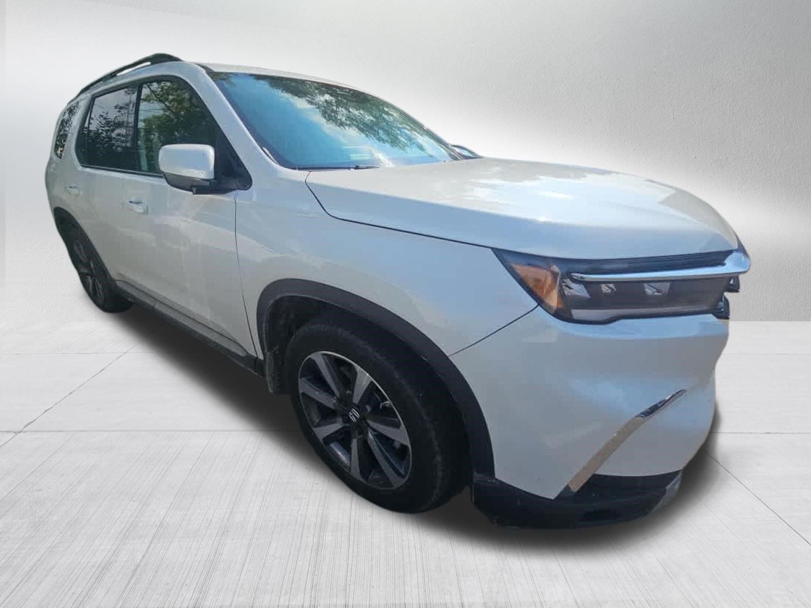 Used 2025 Honda Pilot Elite image 3