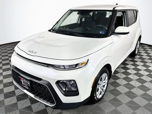 Used 2022 Kia Soul LX FWD image 3