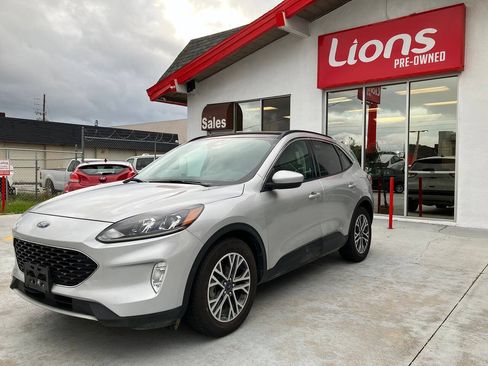 Used 2020 Ford Escape SEL FWD image 2