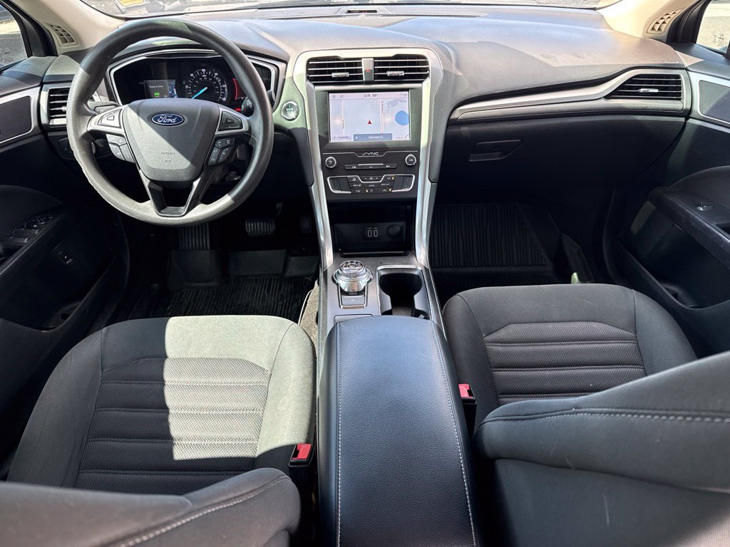 Used 2019 Ford Fusion SE FWD image 11